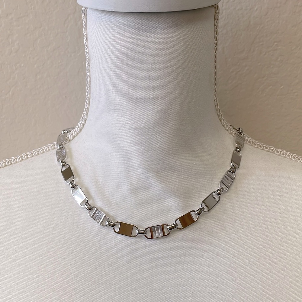 Kendra Scott necklace